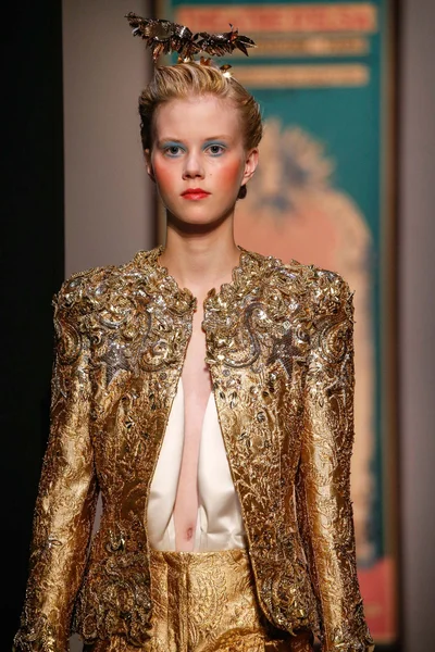 Look 77